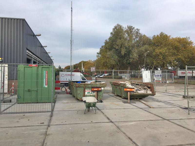 Maatregelen Op de bouwplaats is een milieustraat ingericht. Alle containers zijn voorzien van bebording. Waterbesparende knoppen zijn toegepast bij de toiletten.