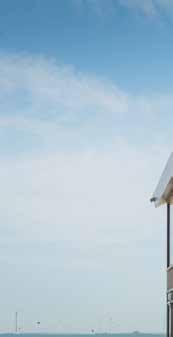 Cape Cod gaat op in de natuur Om het strandgevoel te accentueren zijn de strandhuisjes van Camping Oranjezon in het Zeeuwse Vrouwenpolder uitgevoerd in een lichte kleur Cape Cod.