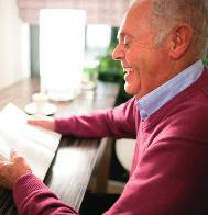 de Bibliotheek aan Huis De Bibliotheek aan Huis is een gratis service voor alle leden die niet in staat zijn om zelf een bibliotheek te bezoeken. Ouderen of gehandicapten bijvoorbeeld.