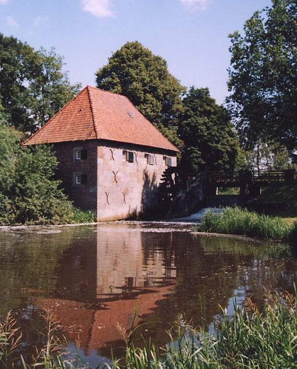 Mallem, buurschap én heerlijkheid onder Eibergen Door Bennie te Vaarwerk Mallem, dat is de Mallemse Molen, het Muldershuis, de gracht rondom het verdwenen kasteeltje, waarover veel geschreven maar