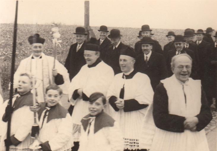 Misdienaars: Hier Gerard wordt Denuwelaere, vooral gelachen Joël Ryckeghem, met de varkensbeer Joël Bril, van Guido Louis Verdonck, Barbez die EH Denys, EH?