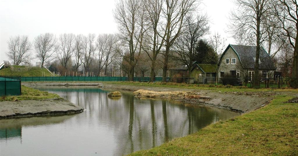 Vooruitlopend op de aanleg van een parkeerterrein nabij Speelpark De Swaan is in deelgebied Diepsmeer een overloopparkeerterrein gecreëerd. Het grasveld is verstevigd met kunststof matten.