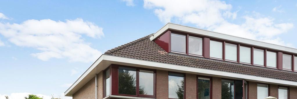 TAPEIND 7 - BEST Deze mooie ruim uitgevoerde woning met een goed gekozen indeling en aanpandige garage is gelegen in de gewilde en jonge woonwijk "Heuveleind".