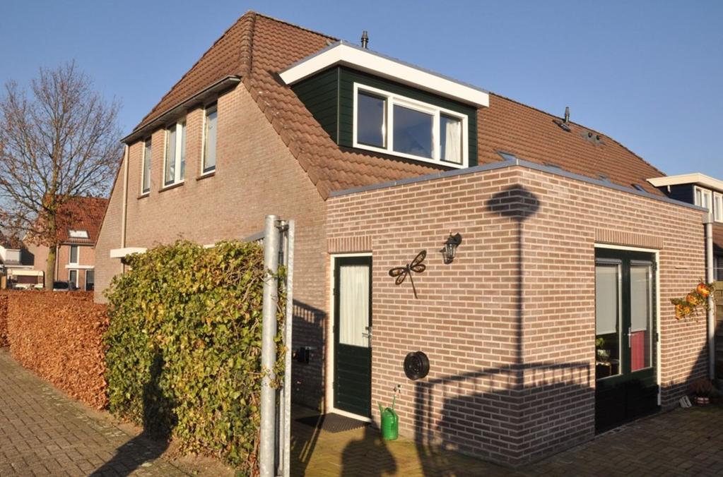 Ligging en indeling Bijzonderheden: Bouwjaar 1984; Inhoud woonhuis ± 420 m3, woonoppervlak ± 120