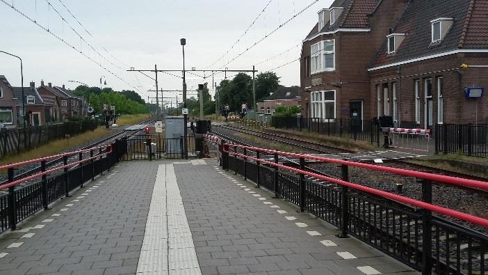 Het overpad op station Gilze-Rijen vormt de enige toegang naar het middenperron en komt vanaf de noordzijde van het station.