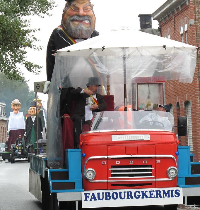 FAUBOURGKERMIS In 887 werd voor het eerst door de bewoners van de Dorpsstraat te Baardegem een Faubourg-jaarmarkt ingericht op de laatste dinsdag van augustus.