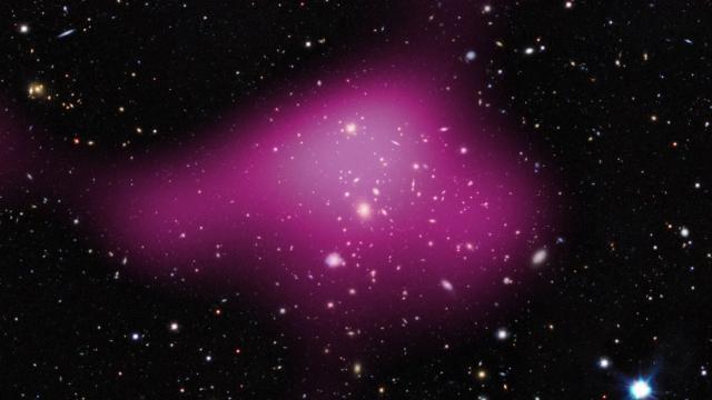 VIJF 'SUPERZWARE' ZWARTE GATEN ONTDEKT Astronomen van de Universiteit van Durhan hebben vijf gigantisch zware zwarte gaten ontdekt.