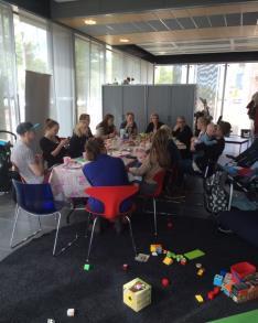 Alle jonge ouders deden hartstikke leuk mee en er ontstonden hele mooie gesprekken over nee zeggen in het leven en hoe iedereen dat eigenlijk deed.