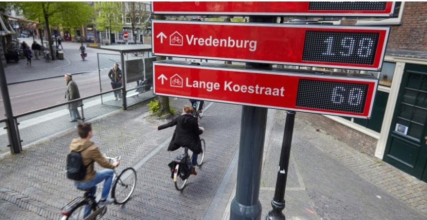 Fietsparkeren Delft 2.2.3. Vrij/vol weergave stalling Vesteplein 2.2.4. Optimalisatie stallingscapaciteit Vesteplein De stalling Vesteplein heeft op dit moment 250 fietsparkeerplaatsen.