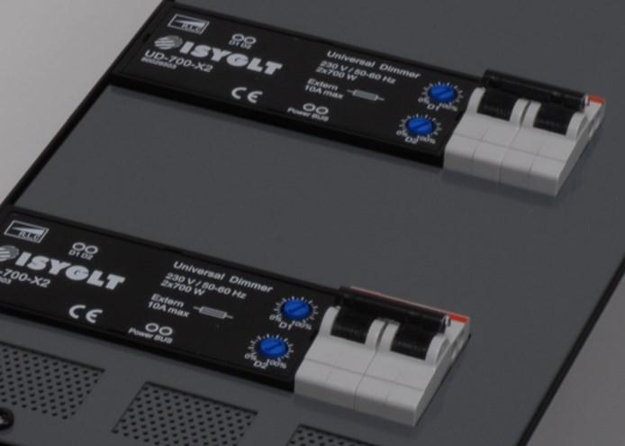 Opm: in USP4 Twee maal shuko voor twee kanalen 1400 Watt.