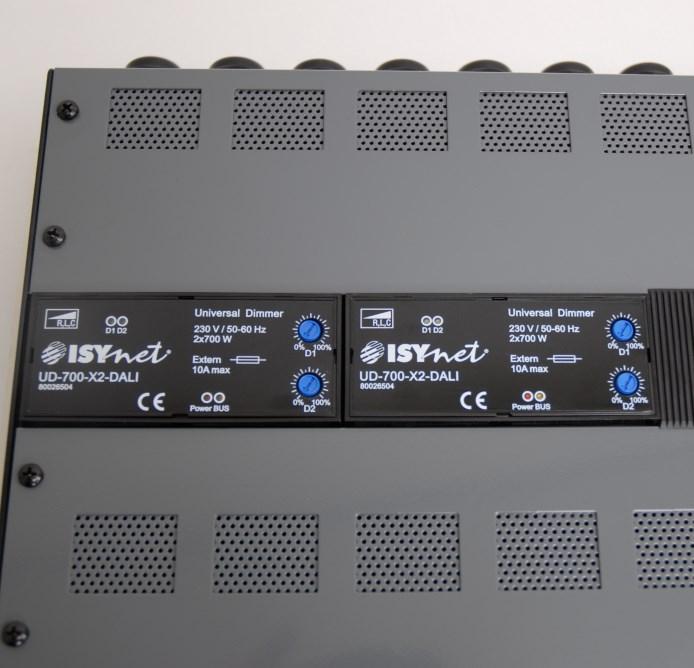 DALI LED-Dimmer Artikelcode / Omschrijving DALI-USP-LEDDIMMER serie De USP DALI serie wordt in basis opgebouwd met een aantal professionele ISYGLT UD-700- X2-DALI led dimmers.