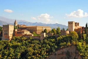 Dag 6 tot 8: Sevilla - Córdoba 140 km 3 overnachtingen in Córdoba Na het ontbijt reist u oostwaarts richting Córdoba, het centrum van Moors Spanje. U passeert onderweg het vestingstadje Carmona.