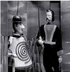18 Ubu Roi, het beroemde theaterstuk van Jarry, was voordien in Frankrijk immers niet alleen door acteurs van vlees en bloed opgevoerd, maar ook met marionetten in hout en textiel in het het Théâtre