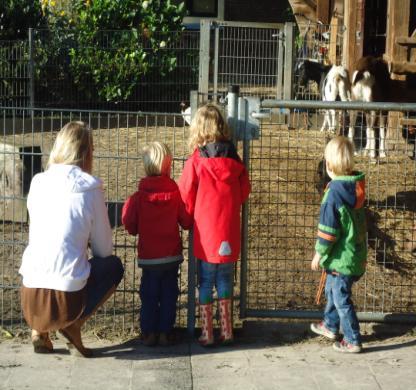 Vestigingen Beethovenlaan (Oog in Al) Beethovenlaan 2 3533 ET Utrecht T. 030 230 21 80 E. info@kdvpolly.nl Kindplaatsen: 1 verticale groep met 11 kinderen van 0 tot 4 jaar.