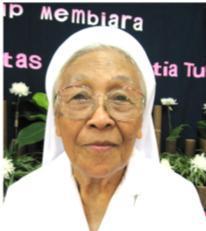 9. Zr Longina Suratmi, werd geboren te Wates, Kulon Progo op 18 augustus 1927, deed haar eeuwige professie in de Congregatie van de Liefdezusters