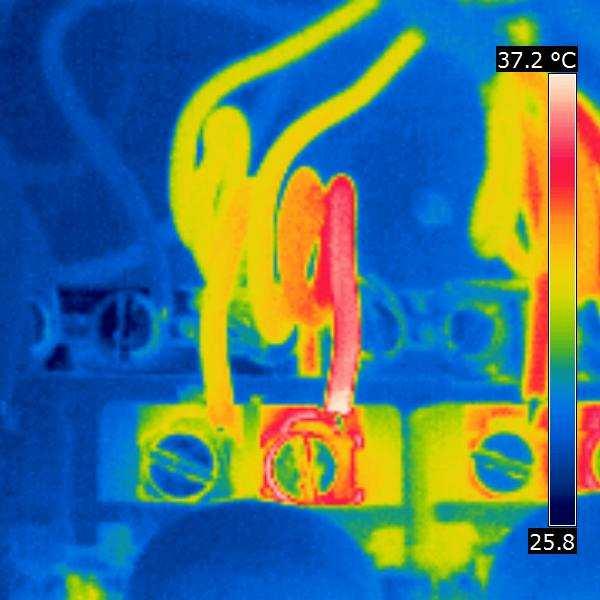 schakelaar 2 Thermografie / tekenen van verhoogde temperatuur In