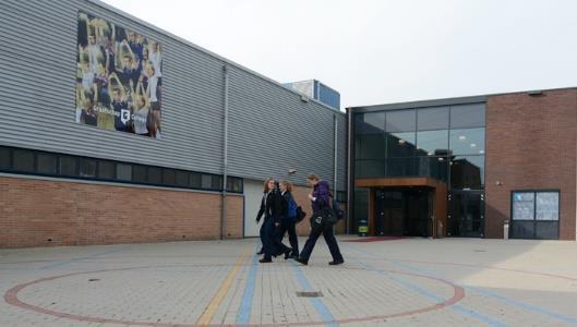 Routebeschrijvingen: SAZA-hal Doetinchem Sportweg 1 Doetinchem tel.0314 327739 Rijdend over snelweg A18. Afslag Doetinchem - onderaan afslag richting Doetinchem centrum.