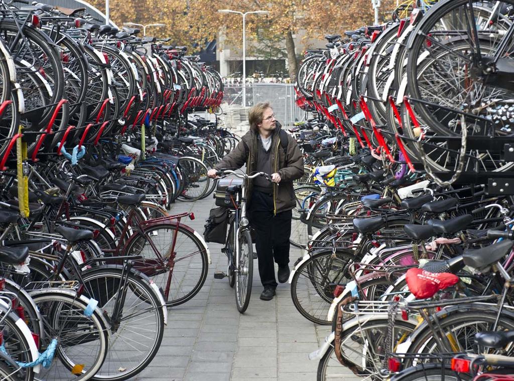 2.13 Overige thema's Fietsparkeerbalans In november 2011 is er een nieuwe fiets-parkeer-balans opgesteld.