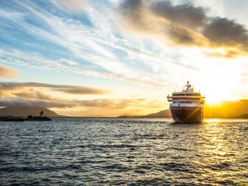Noorwegen 2017 Hurtigruten Zomer voordeeldata 12-Daagse zeereis Bergen - Kirkenes - Bergen Vertrek 26 juli & 18 augustus De zomer, het seizoen