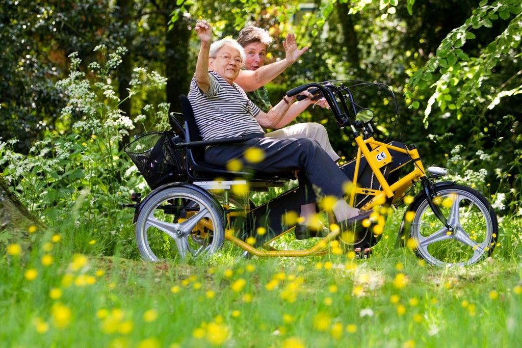 Duo-fiets Beweegt u graag in de buitenlucht? Met de duofiets kunt u bij mooi weer samen met uw naaste of een vrijwilliger een stukje fietsen in de omgeving van WZH Leilinde.