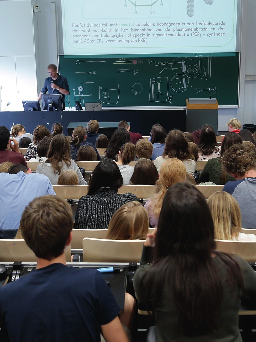 KU Leuven heeft twee campussen in West-Vlaanderen: Campus Kulak te Kortrijk met 22 bacheloropleidingen binnen de domeinen Economie & Bedrijfswetenschappen, Geneeskunde en Biomedische Wetenschappen,