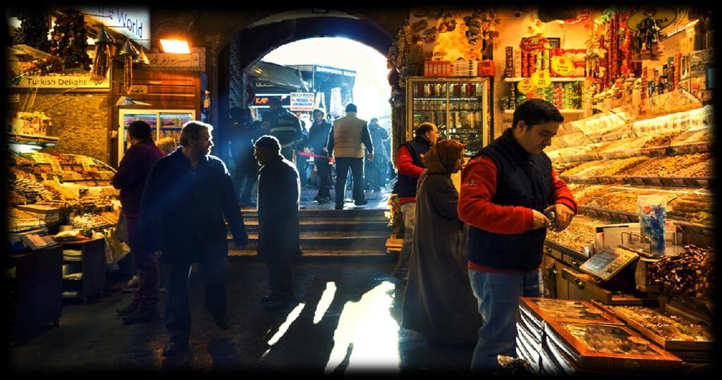 Onze laatste bezoek voor vandaag is de Egyptische Bazaar ofwel de kruidenmarkt. Deze kleurrijke bazaar dateert uit de 18e eeuw.