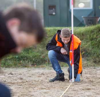 Vakman op de bouwplaats of in het verkeer Rioleringen aanleggen, meebouwen aan nieuwe wegen, grondkeringen maken. Als vakman in de grond-, weg- en waterbouw is je werk elke dag anders.