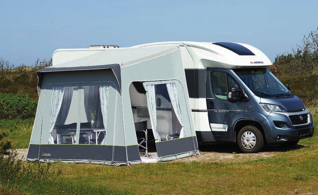 Wanneer de tent niet voor de camper staat, kan de gehele achterwand met het oprolbare paneel met ritsen afgesloten worden.