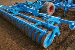 Dankzij de gunstige gewichtsverdeling kunnen ook zware nalooprollen worden ingezet, om een goede herbevestiging van de grond te bereiken.