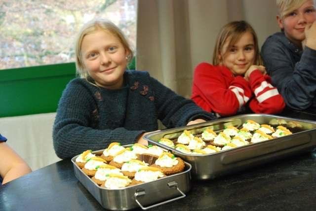 17 Louise was ook jarig en trakteerde de klas met heerlijke wortelcakejes! Proficiat, Louise!