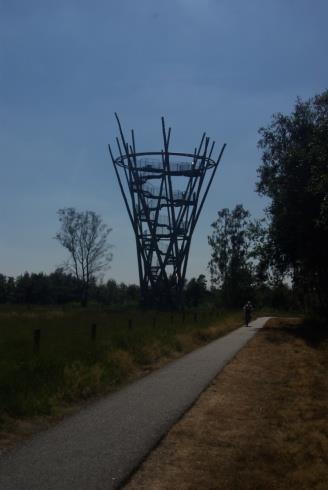 Buiten het rijden langs het Wilhelminakanaal hebben we ook een aantal kilometers langs de het riviertje de Dommel en langs of over de Reusel en de Leij.