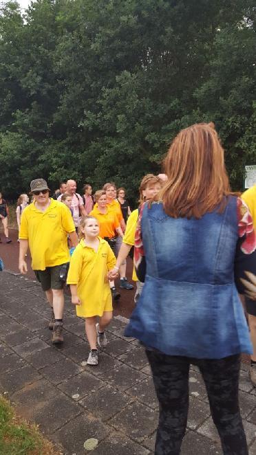 Op dag 3 ging de 10 Km route via Ommelanderwijk waar ook dit keer halverwege de route de verzorging van een hapje, drankje en een ijsje voortreffelijk werden verzorgd door Henry en Marjan Tempel en