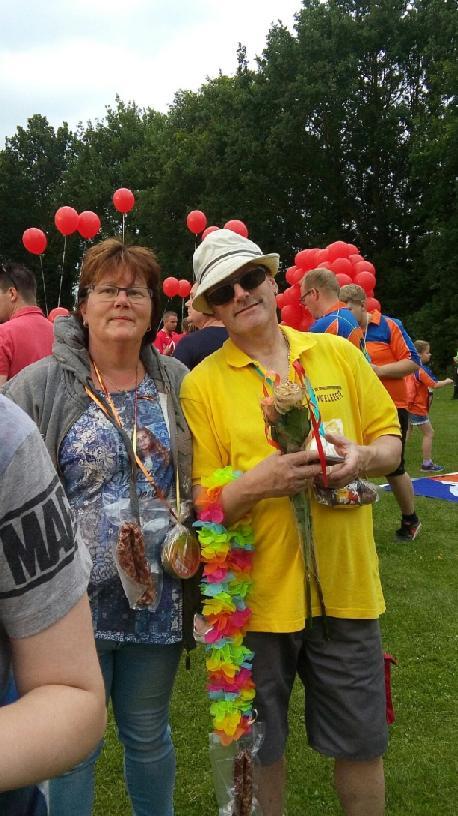 keer mee dit toont veel karakter als je al zoveel jaren meeloopt. Nadat alle neuzen geteld waren, werd er gestart om 18:30 om de laatste avond te lopen.