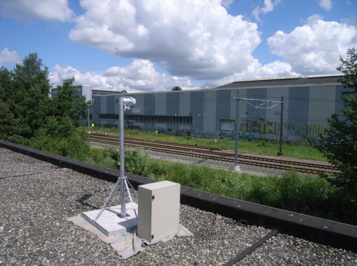 Naast dat er 2 trillingsopnemers zijn geplaatst, is er ook een camera geplaatst waarmee de treinpassages gedurende de hele week op beeld zijn vastgelegd. Op figuur 5.
