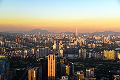 Woensdag 13 juni - Shanghai We vervolgen ons programma in Shenzhen met nog een bedrijfsbezoek waarbij we focussen op innovatie: hoe maakt men hier de omslag van productie naar technologie