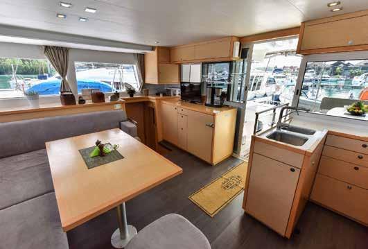 Wij gebruiken de premium zeilcatamaran Lagoon 450 om het paradijs te ontdekken.