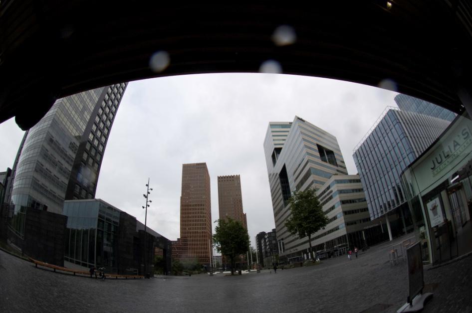 Zuidas zelf: steen en glas maken deze