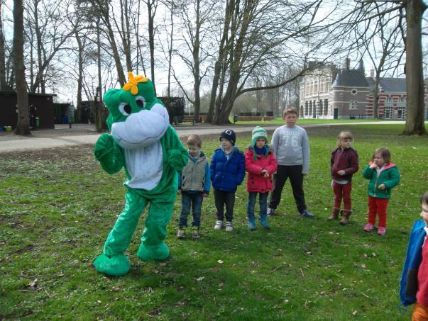 Begeleiding Een team enthousiaste animatoren staat opnieuw klaar om uw (b)engels een prettige tijd te geven op het speelplein. We voorzien minimum 1 animator per 8 kinderen.