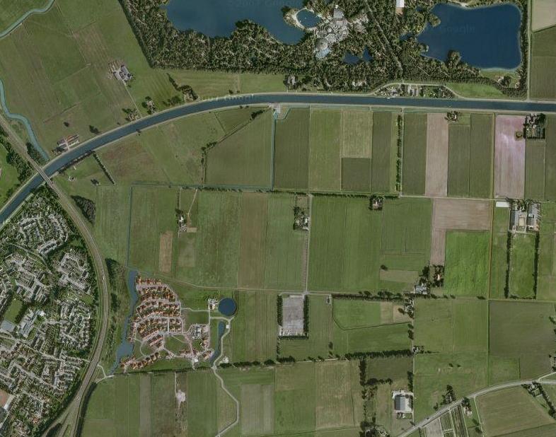 Planbeschrijving Luchtfoto Ossehaar en omgeving Door de beplanting rond de NAM gaslocatie en de recente ontwikkeling van de woonwijk Ossehaar aan de zuidzijde van het plangebied is het