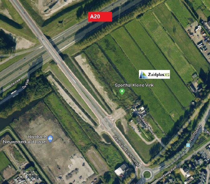 Locatie De locatie is gelegen op het nieuw te ontwikkelen bedrijventerrein Kleine Vink. De Hoofdweg, rijksweg A20 en de Hornbach omsluiten de locatie.