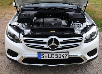 Specificaties Mercedes-Benz GLC 350e 350e 4Matic Maten en gewichten Lengte x breedte x hoogte Wielbasis 466 x 189 x 164 cm 287 cm Gewicht Aanhanger Aanhanger geremd 2.025 kg 750 kg 2.