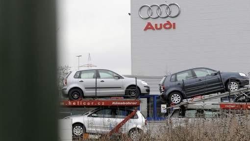 115 banen bedreigd bij Audi-toeleverancier Magna Bij Magna (Huizingen), een toeleverancier van Audi Brussel, dreigen 115 van de 154 werknemers hun baan te verliezen.