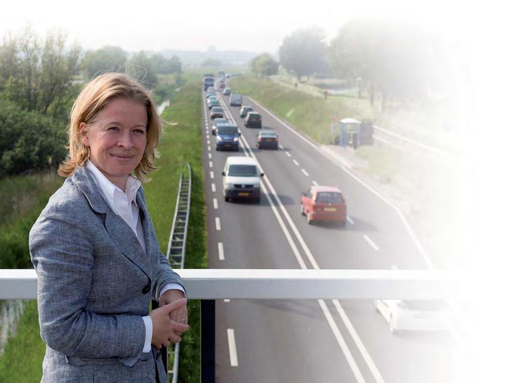 Periodiek regiomagazine JUNI 2012 Gedeputeerde Ingrid de Bondt provincie Zuid-Holland: Nu samen doorpakken met RijnlandRoute en HOV-net Zuid-Holland Noord Hier ligt een unieke kans om