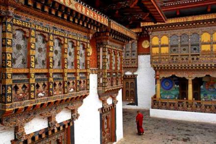 marktjes en kloosters, de oude winterhoofdstad Punakha met de mooiste dzong van het land en nog véél meer. Een bijzondere belevenis!