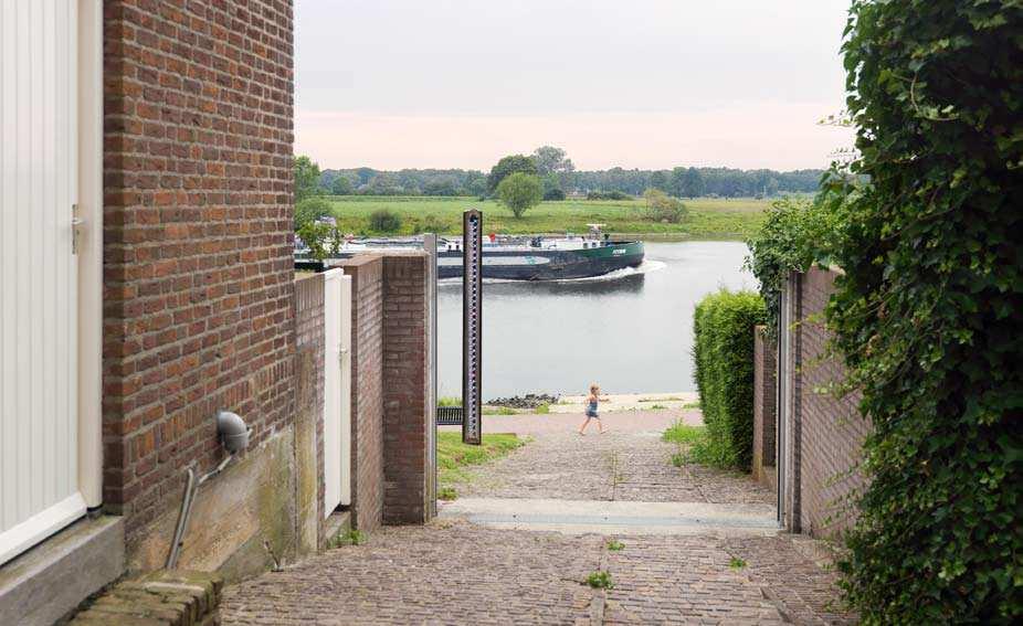 Maas. Arcen in Limburg. Hoog water.