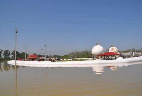 Cruciaal bij het succesvol toepassen van een noodkering is de organisatie rondom het mobiliseren, sluiten en bewaken van de kering net voor en tijdens hoogwater.