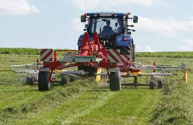 Transporthoogte onder de 4 m zonder het afnemen van de tandarmen. Het wisselen van perceel is mogelijk zonder van de tractor af te moeten stappen. Hoogte tijdens opslag bij afgenomen tandarmen 3,60 m.