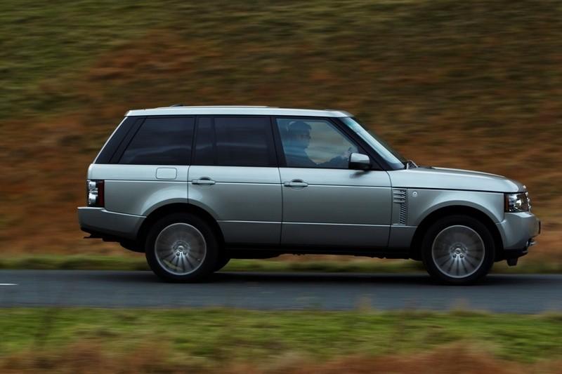 TDV8 geeft je vleugels Met de nieuwe TDV8 zou de Range Rover gemiddeld nog maar 9,4 liter per honderd kilometer moeten verbruiken.