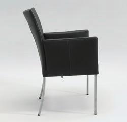 hetzij rond of vierkant. Twee stoelen uit de serie kunnen worden voorzien van een flexibele, verstelbare rugleuning.