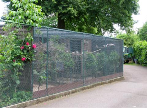 Bovendien moet men helpen bij het gezamenlijk onderhouden van het park, afhankelijk van beschikbare tijd en inkomen.